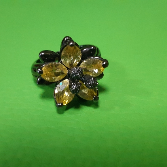 NWOT Lia Sophia Hematite Ring Size 8 - Picture 3 of 4